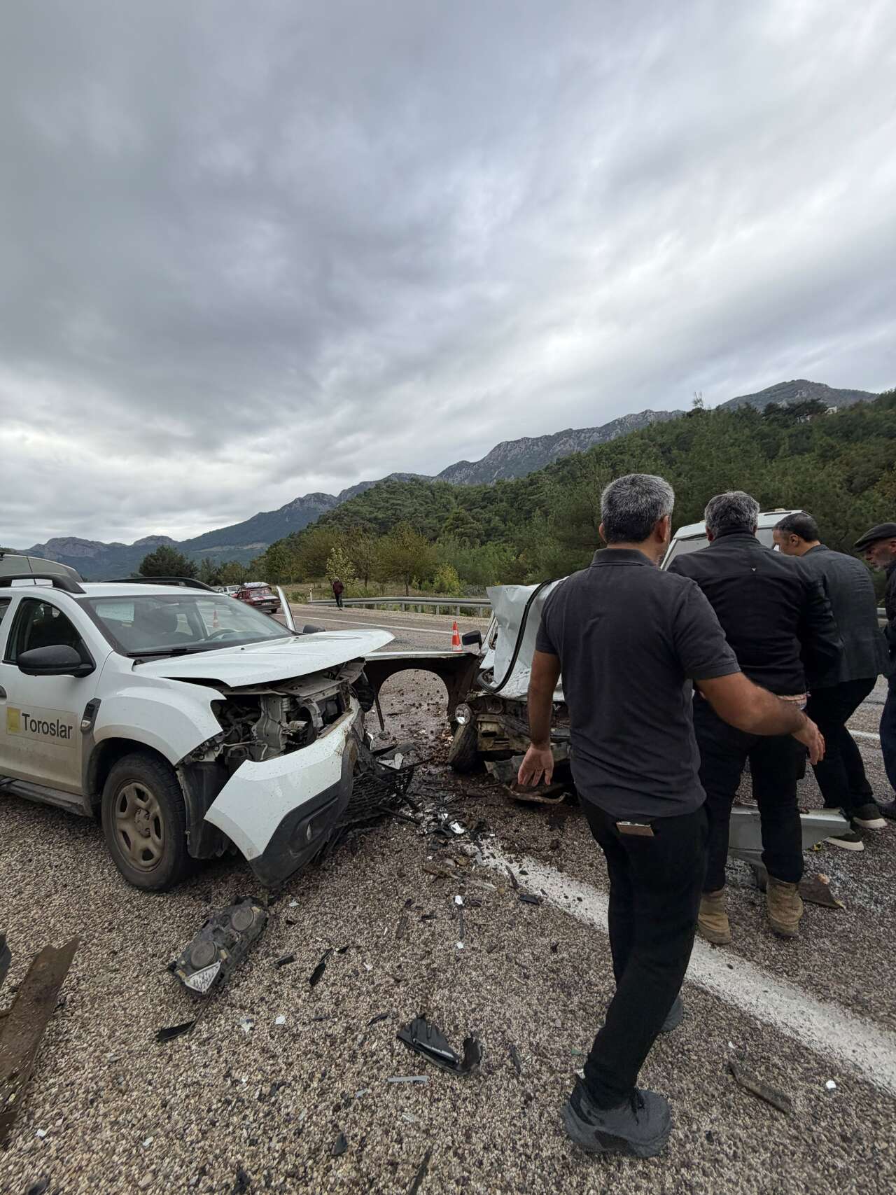 Çarpışan otomobiller bu hale geldi! 1 ölü, 2 yaralı var 3